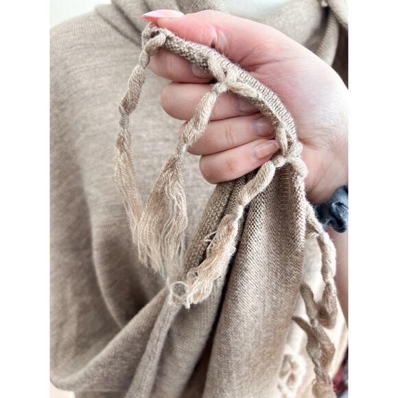 Garnet Hill 100% Wool Knit Poncho Turtleneck Sweater Medium Comfy Fringe - Picture 8 of 9